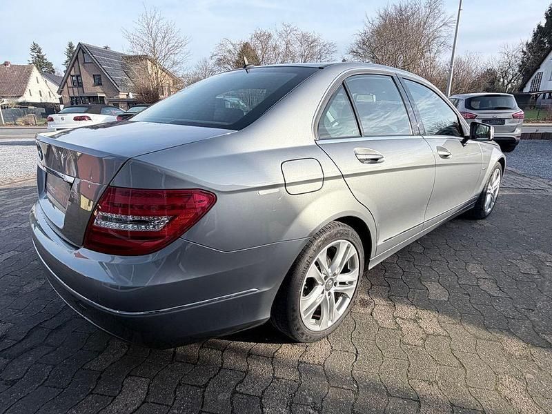 Gebraucht Mercedes C180 156 PS (114 kW) 2012 Silber Limousine