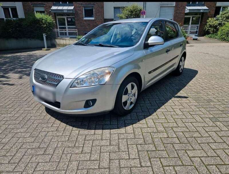 Silber Gebraucht 2007 Kia Ceed EX Limousine | 2.800 € (Fairer Preis) - Bild 1/4