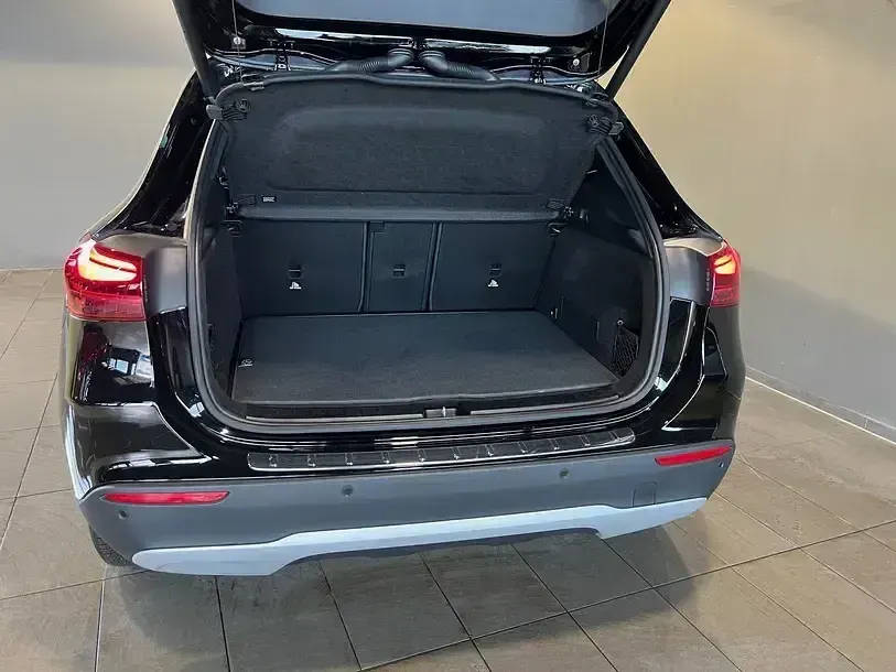 Gebraucht Mercedes GLA180 Advanced 136 PS (100 kW) 2025 Schwarz SUV