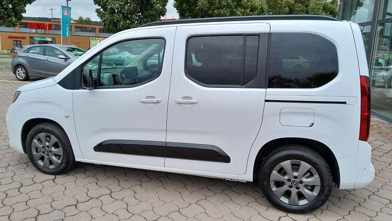 Gebraucht Opel Combo Life 131 PS (96 kW) 2024 Weiß Van / Kleinbus