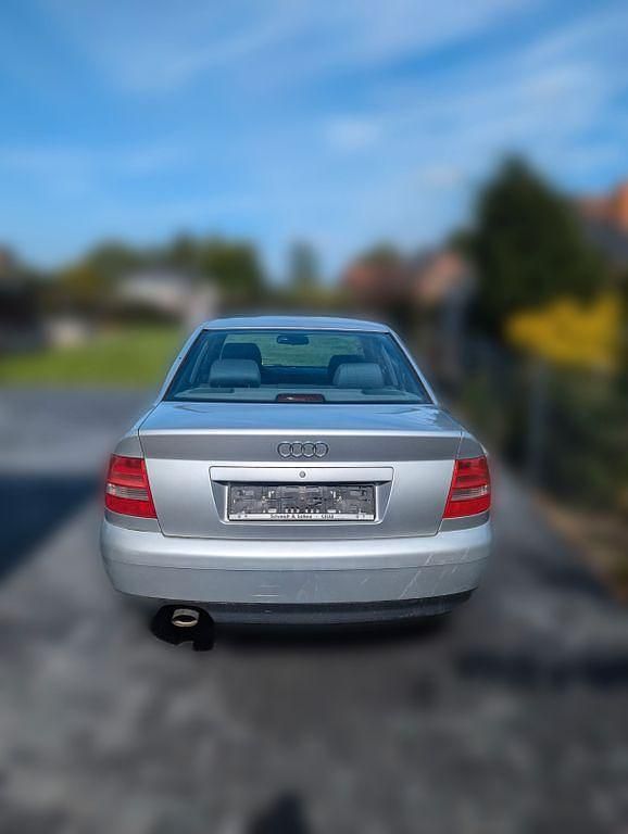 Silber Gebraucht 1999 Audi A4 Design Limousine | 800 € - Bild 1/4