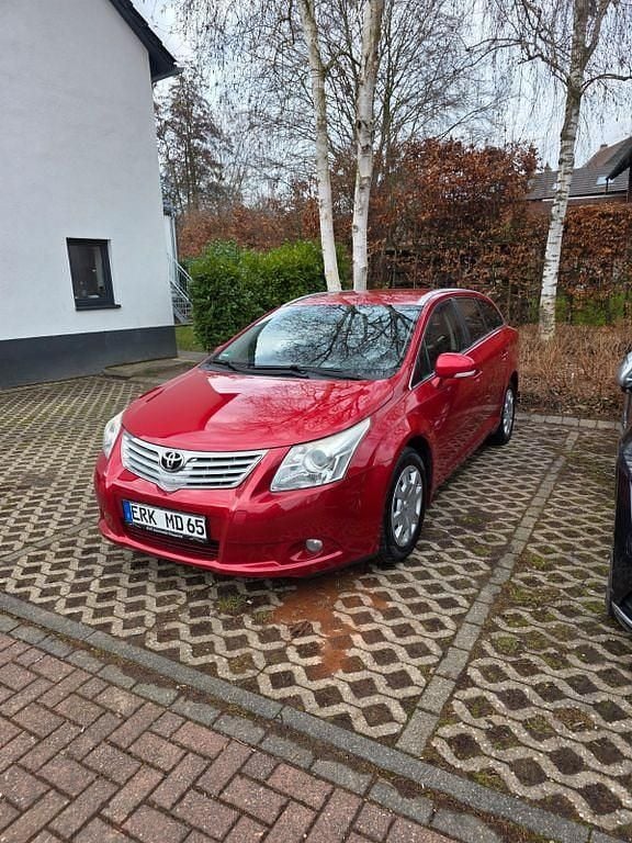 Gebraucht Toyota Avensis 126 PS (92 kW) 2010 Rot Kombi