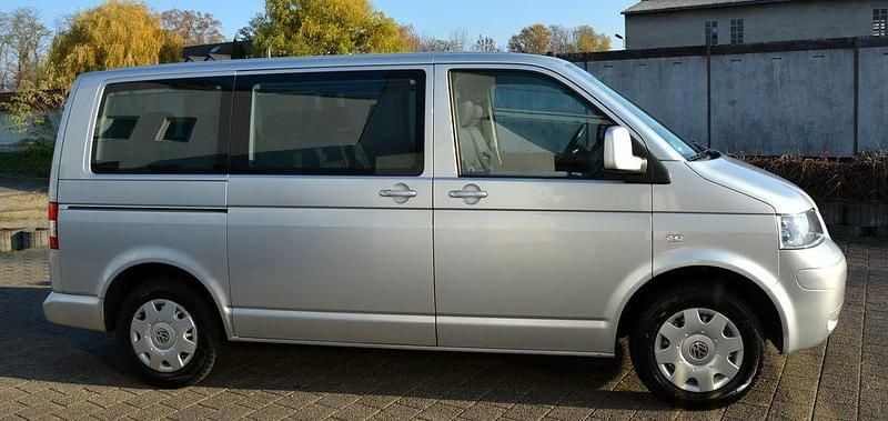 Silber Gebraucht 2007 VW Caravelle Van / Kleinbus | 9.280 € (Superpreis) - Bild 1/4