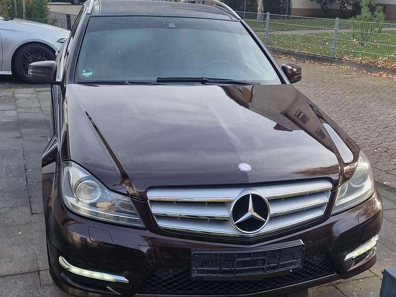 Braun Gebraucht 2011 Mercedes C220 Elegance Kombi | 8.500 € (Etwas zu teuer) - Bild 1/4