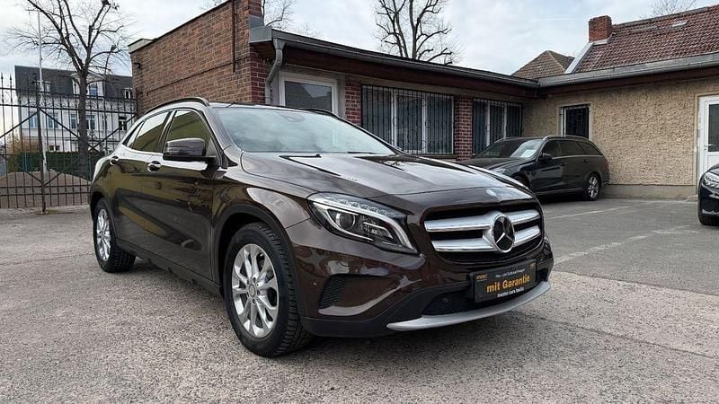 Gebraucht Mercedes GLA200 136 PS (100 kW) 2014 Braun SUV