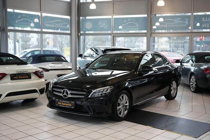 Gebraucht Mercedes C180 Sport 156 PS (114 kW) 2020 Schwarz Limousine