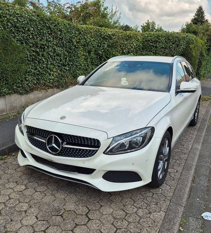 Weiß Gebraucht 2015 Mercedes C220 Avantgarde Limousine | 12.999 € (Superpreis) - Bild 1/4