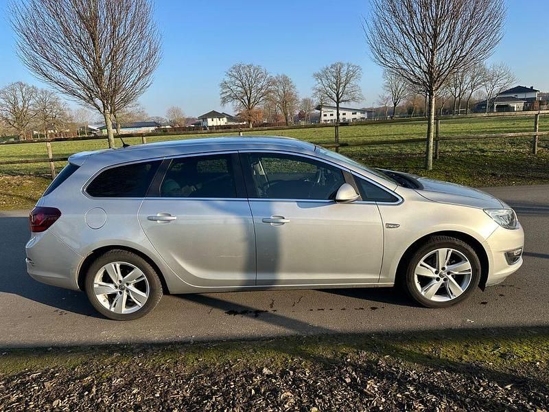 Gebraucht Opel Astra Style 140 PS (102 kW) 2015 Silber Kombi