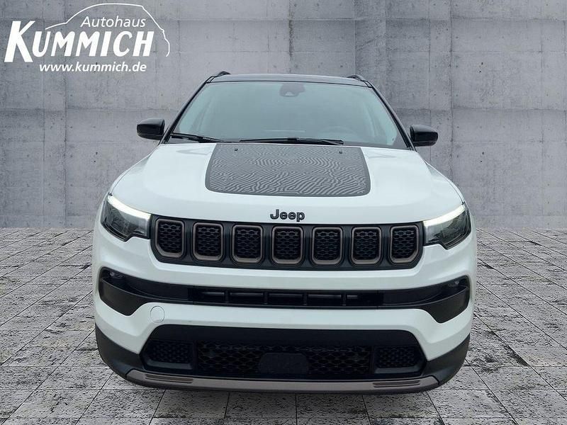 Gebraucht Jeep Compass 179 PS (131 kW) 2023 Zweifarblackierung alpine white/dach schwarz (weiß) SUV