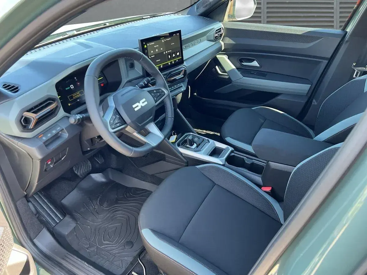 Neu Dacia Duster Extreme 141 PS (103 kW) 2026 Safarigrüngrau SUV