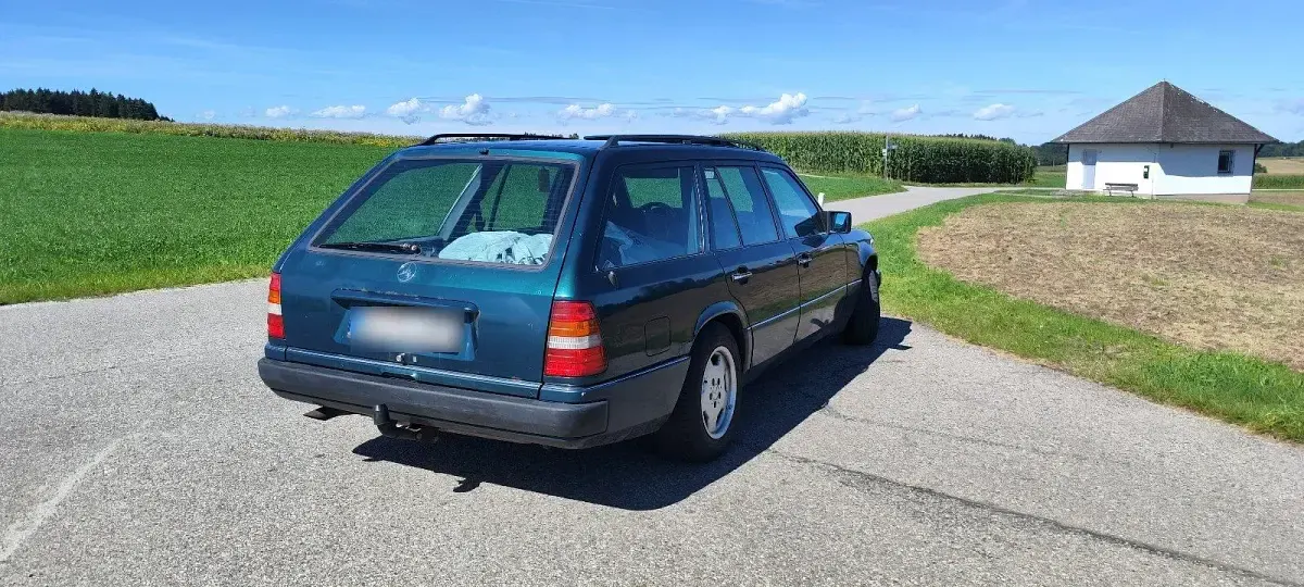 Gebraucht Mercedes 220 150 PS (110 kW) 1995 Grün Kombi
