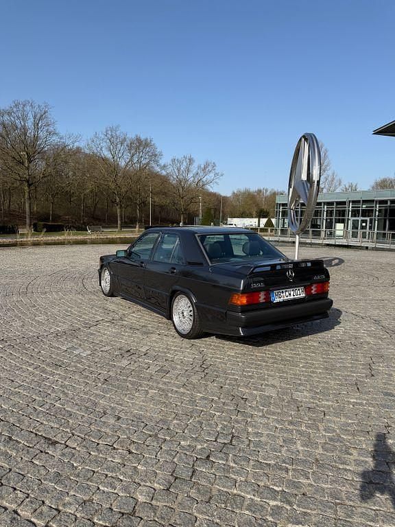 Gebraucht Mercedes 190 177 PS (130 kW) 1991 Schwarz Limousine