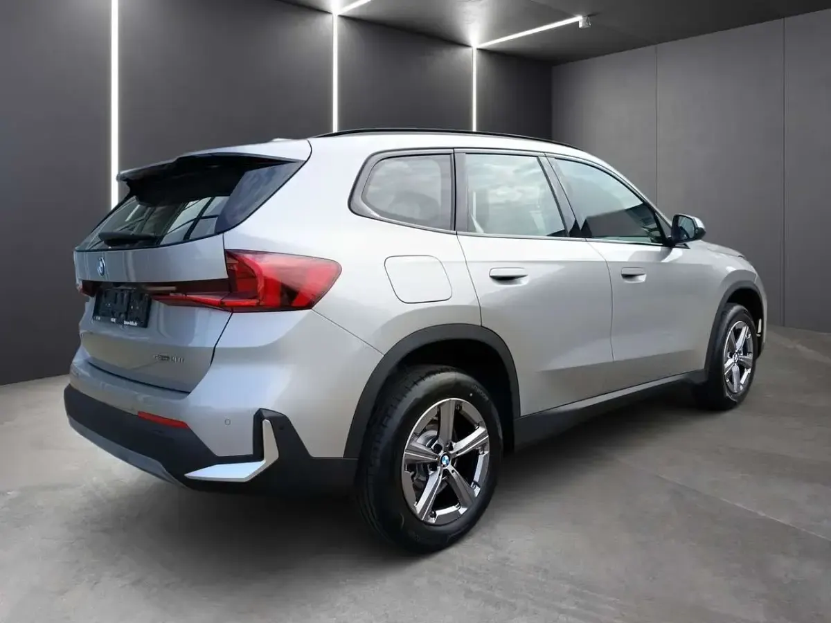 Neu BMW X1 156 PS (114 kW) 2026 Spacesilber metallic SUV