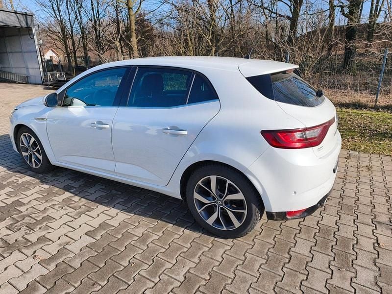 Gebraucht Renault Mégane IV Bose Edition 130 PS (95 kW) 2017 Weiß Kleinwagen