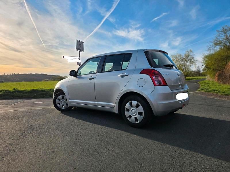 Gebraucht Suzuki Swift 92 PS (67 kW) 2011 Grau Kleinwagen