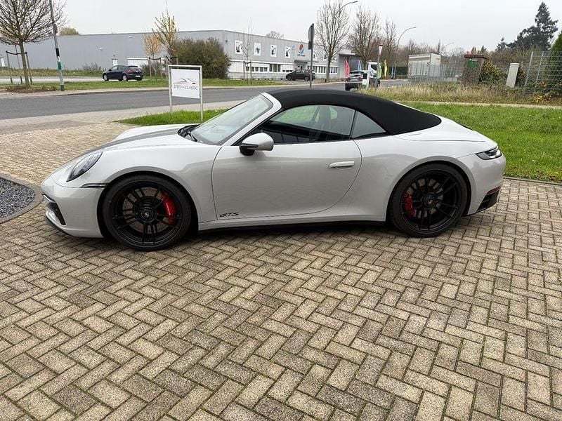 Grau Gebraucht 2024 Porsche 992 Cabrio | 166.992 € (Guter Preis) - Bild 1/4