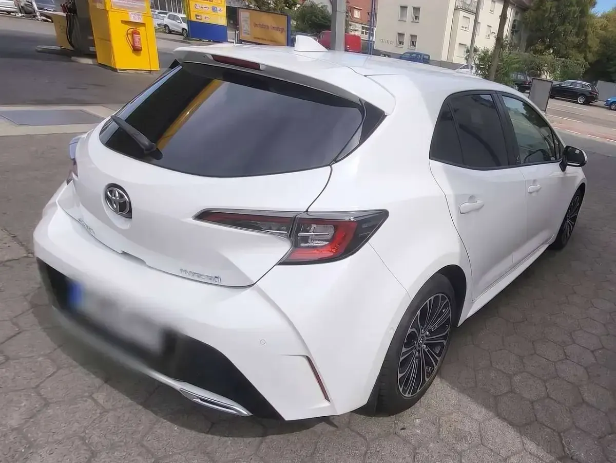 Gebraucht Toyota Corolla Hybrid Team 184 PS (135 kW) 2022 Weiß Limousine