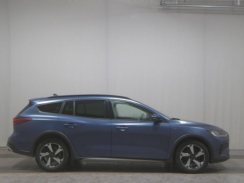 Gebraucht Ford Focus Active 125 PS (91 kW) 2022 Chromablau metallic Kombi