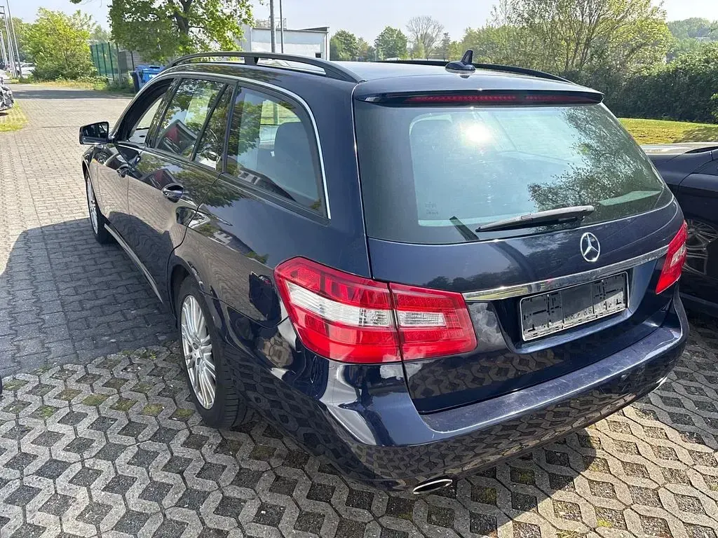 Gebraucht Mercedes E350 265 PS (194 kW) 2011 Blau Limousine