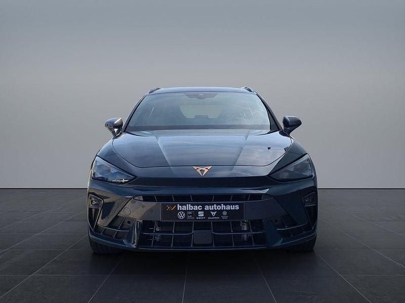 Neu Cupra Leon 177 PS (130 kW) 2025 Blau Limousine