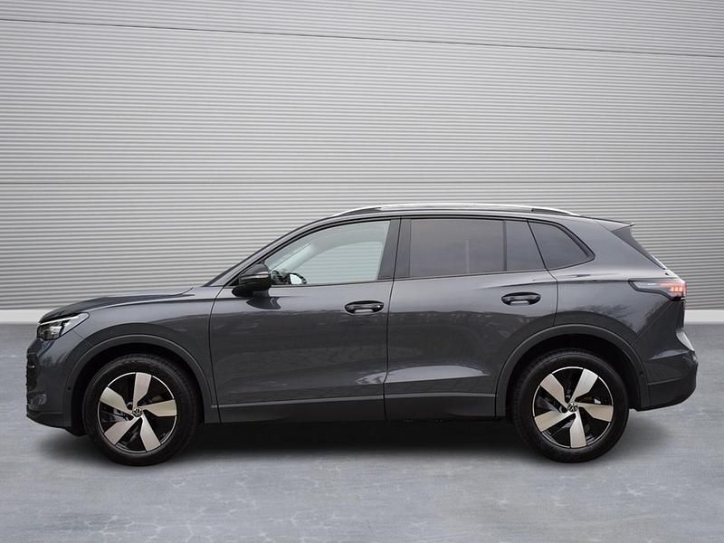 Neu VW Tiguan Life 150 PS (110 kW) 2025 Schwarz SUV