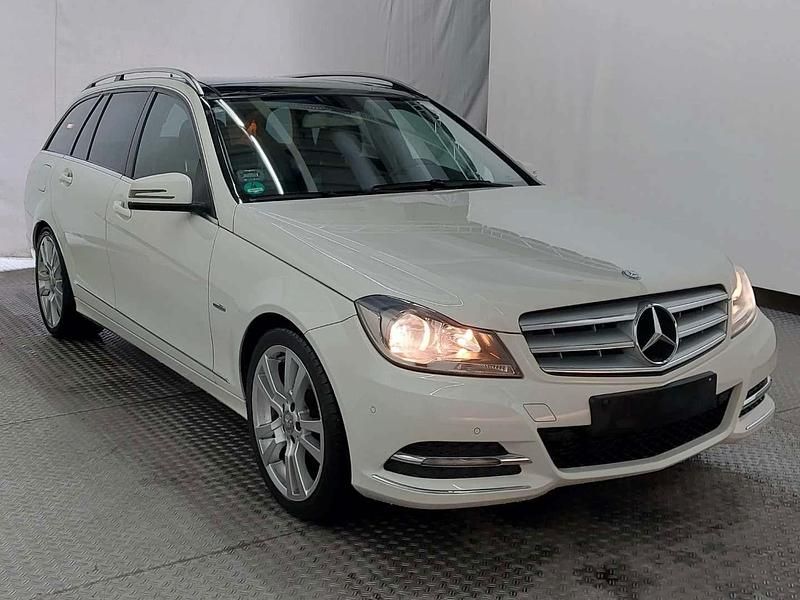 Gebraucht Mercedes C180 156 PS (114 kW) 2012 Weiß Kombi
