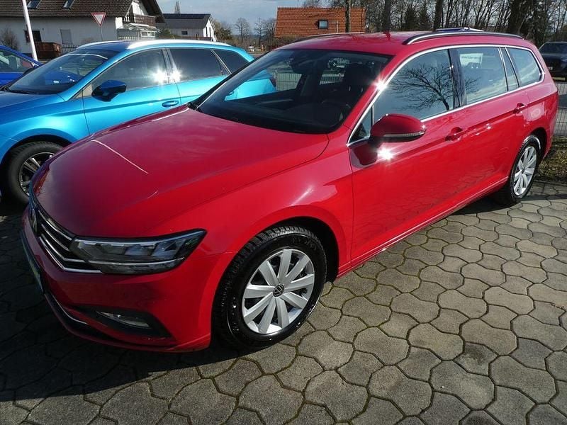 Gebraucht VW Passat Business 122 PS (89 kW) 2022 Rot Kombi
