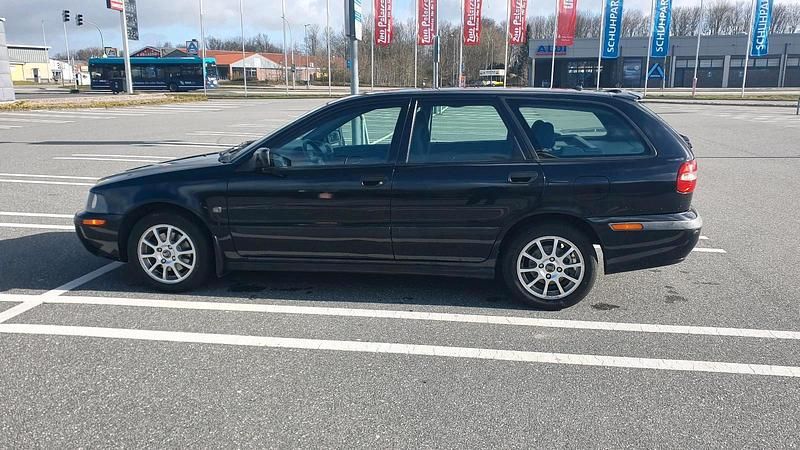 Occasion Volvo V40 122 ch (89 kW) 2001 Noir Break