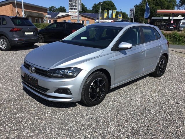 Silber Gebraucht 2018 VW Polo Trendline Limousine | 9.990 € (Fairer Preis) - Bild 1/4