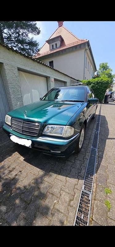 Grün Gebraucht 1999 Mercedes 180 Elegance Limousine | 4.800 € (Fairer Preis) - Bild 1/4