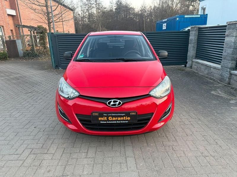 Gebraucht Hyundai i20 Edition 86 PS (63 kW) 2013 Rot Kleinwagen