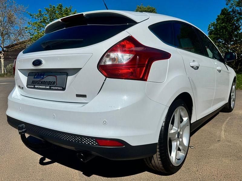 Używany Ford Focus Titanium 150 KM (110 kW) 2012 Biały Sedan/Limuzyna