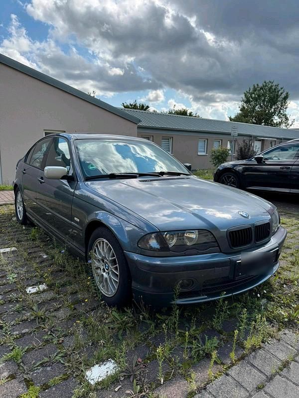 Grau Gebraucht 2000 BMW 328 M Sport Limousine | 4.200 € (Guter Preis) - Bild 1/4