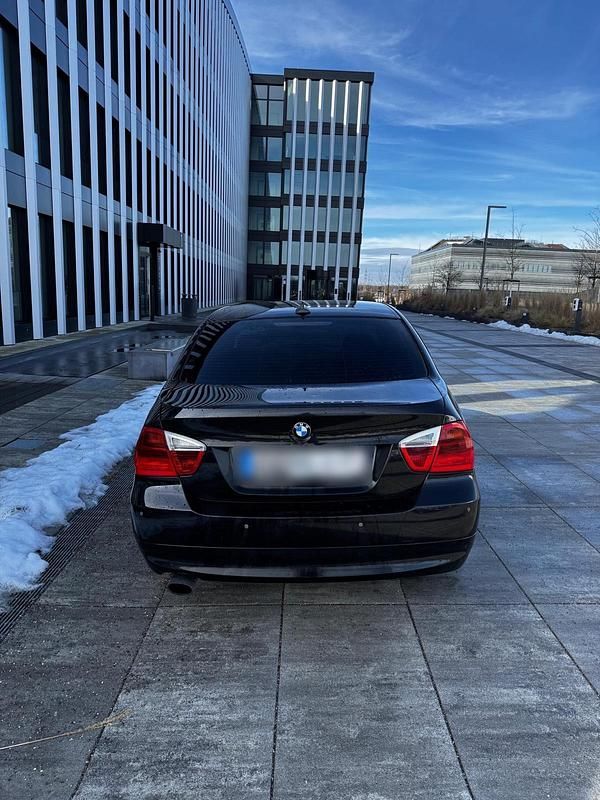 Gebraucht BMW 320 170 PS (125 kW) 2007 Schwarz Limousine