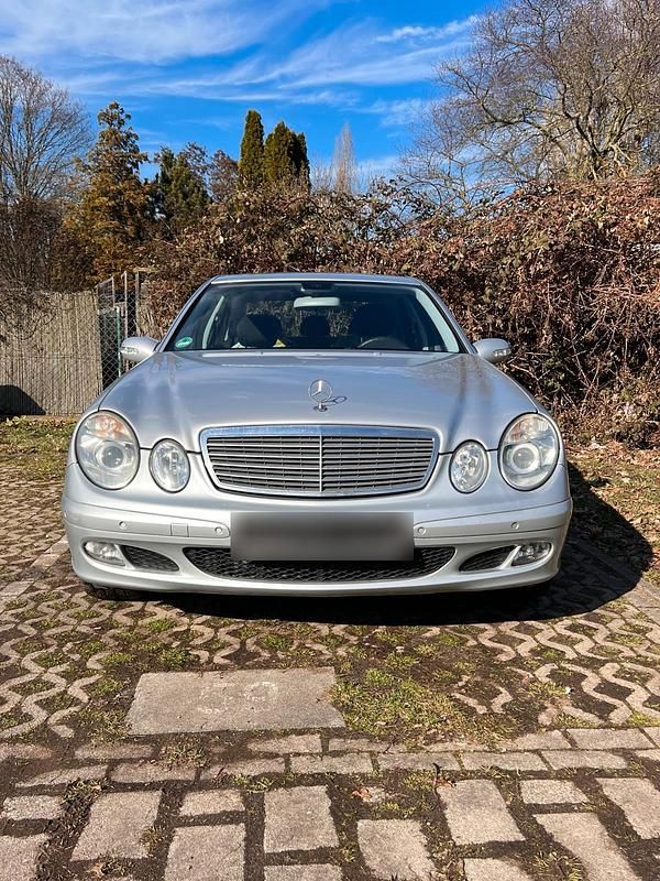 Gebraucht Mercedes E200 163 PS (119 kW) 2005 Silber Limousine
