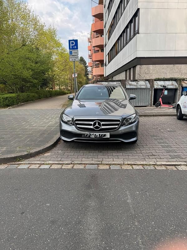 Gebraucht 2018 Mercedes E200 Avantgarde Limousine | 23.500 € (Fairer Preis) - Bild 1/4