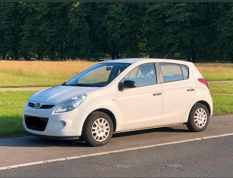Gebraucht Hyundai i20 Edition 78 PS (57 kW) 2010 Weiß Kleinwagen