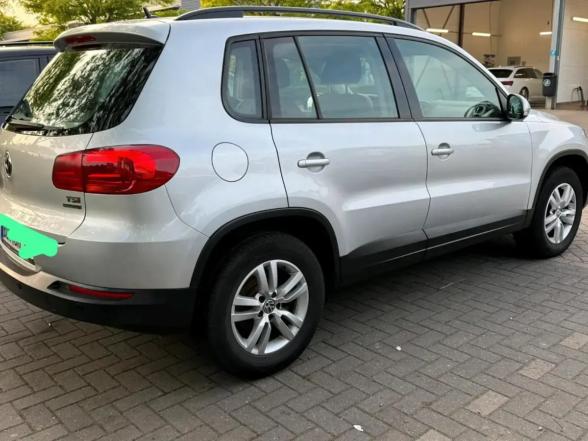 Gebraucht VW Tiguan 122 PS (89 kW) 2011 Grau SUV