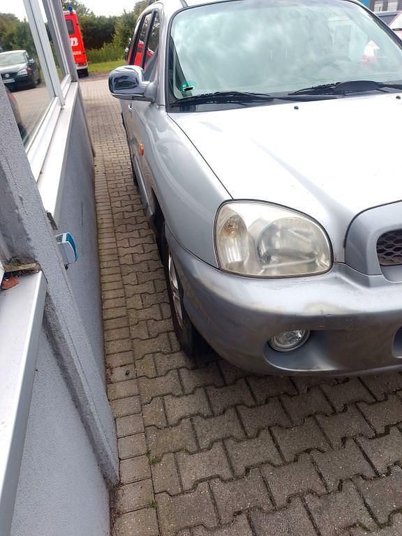 Silber Gebraucht 2004 Hyundai Santa Fe GLS SUV | 1.350 € (Superpreis) - Bild 1/4