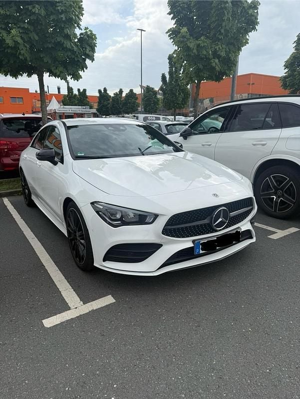 Weiß Gebraucht 2022 Mercedes CLA200 Coupé | 33.900 € (Fairer Preis) - Bild 1/4