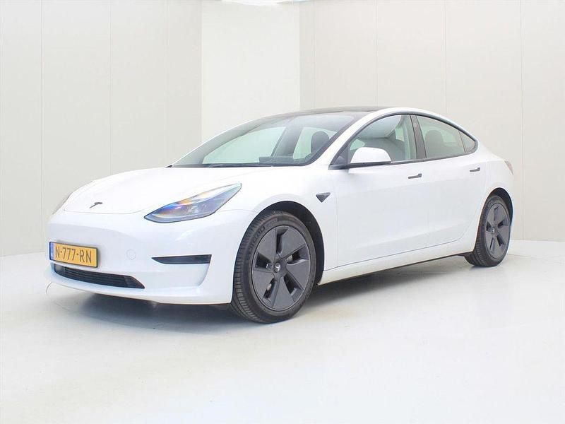 Gebraucht Tesla Model 3 Standard Range 100 kW (136 PS) 2021 Weiß Limousine
