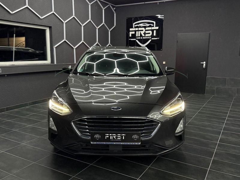 Gebraucht Ford Focus Titanium 125 PS (91 kW) 2019 Grau Kombi