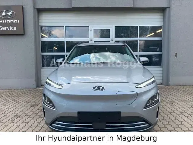 Gebraucht Hyundai Kona Advantage 100 kW (136 PS) 2023 Shimmering silver SUV