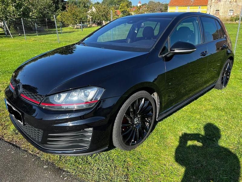 Schwarz Gebraucht 2015 VW Golf VII GTI Limousine | 13.800 € (Guter Preis) - Bild 1/4