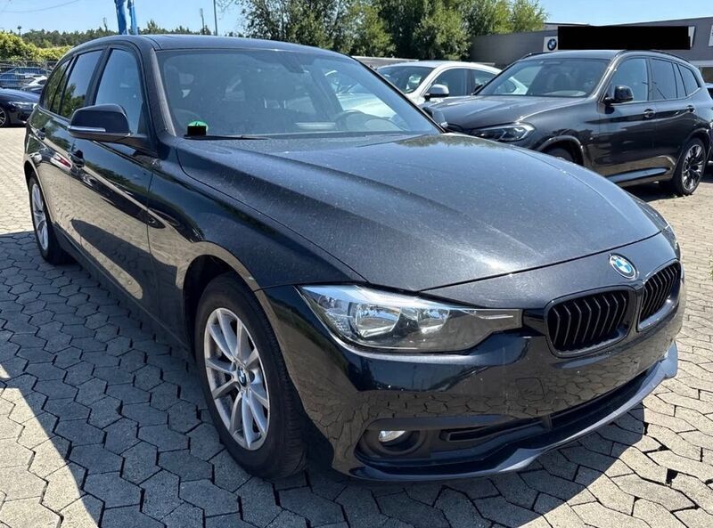 Schwarz Gebraucht 2016 BMW 320 Advantage Limousine | 10.999 € (Superpreis) - Bild 1/4