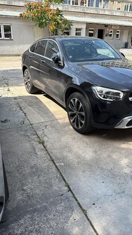 Schwarz Gebraucht 2020 Mercedes GLC300e Coupé | 41.000 € (Guter Preis) - Bild 1/4
