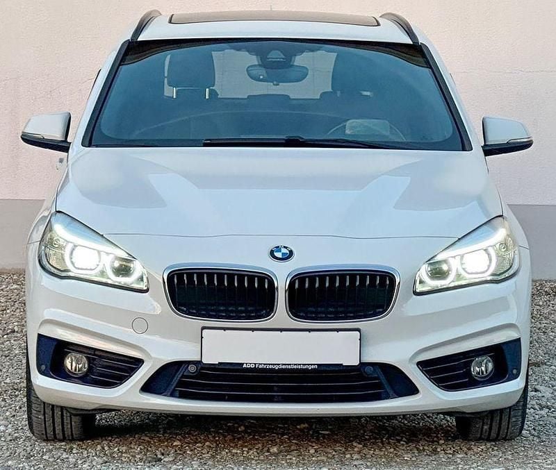 Alpinweiss iii Gebraucht 2017 BMW 218 Sport Line Van / Kleinbus | 15.399 € (Guter Preis) - Bild 1/4