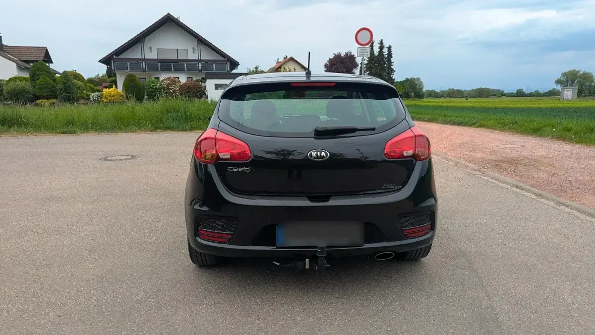 Gebraucht Kia Ceed 101 PS (74 kW) 2017 Schwarz Kleinwagen