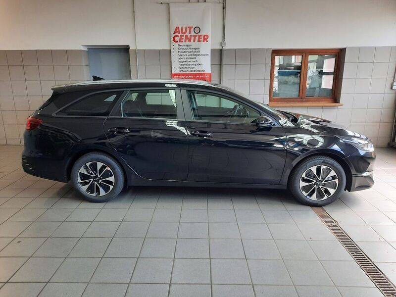 Gebraucht Kia Ceed Sportswagon 140 PS (102 kW) 2024 Schwarz Kombi