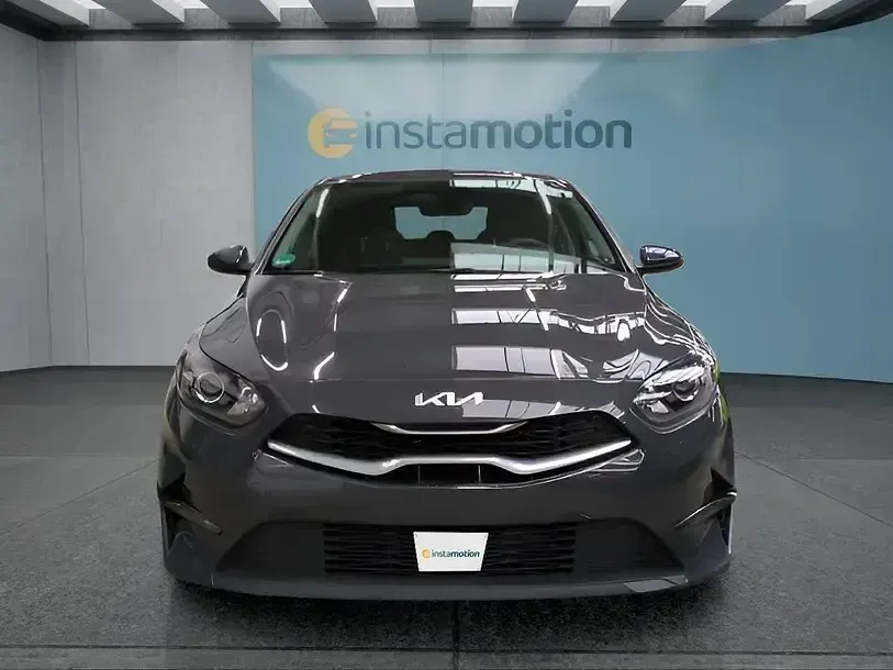 Używany Kia Ceed Vision 140 KM (102 kW) 2025 Szary Hatchback